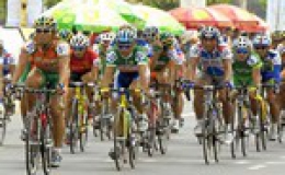 Khai mạc giải đua xe đạp nam “Về nguồn” 2011