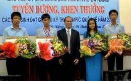 Đà Nẵng khen thưởng bốn học sinh đạt giải Olympic quốc tế