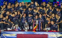 Barcelona kết thúc mùa giải với 4 chức vô địch .