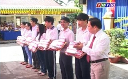 Trường THPT Chuyên Tiền Giang  khai giảng năm học mới 2013-2014.