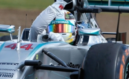 Lewis Hamilton đăng quang ngôi vô địch F1 tại chặng đua nước Anh