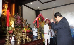 Thủ tướng Chính phủ dâng hương tưởng niệm Chủ tịch Hồ Chí Minh