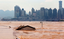 Lũ lụt hoành hành ở Trung Quốc, 57 người chết