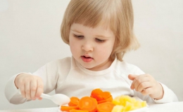 Cho trẻ ăn gì để bổ não?