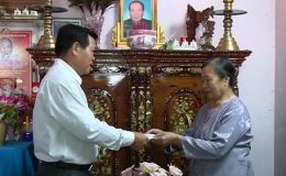 Chủ tịch UBND tỉnh Tiền Giang thăm gia đình chính sách ở TP Mỹ Tho