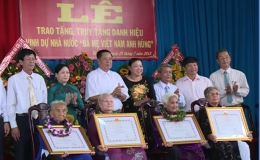 Lễ trao tặng, truy tặng danh hiệu vinh dự Nhà nước “Bà Mẹ Việt Nam Anh hùng” tại thị xã Cai Lậy.