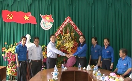 Chủ tịch UBND tỉnh đến thăm, tặng hoa và chúc mừng Ban Thường vụ Tỉnh đoàn Tiền Giang