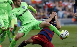 Messi hụt phạt đền, Barcelona thắng tưng bừng ở Nou Camp