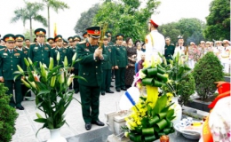 Dâng hương tưởng niệm Đại tướng Văn Tiến Dũng