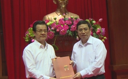 Trao Quyết định của Bộ Chính trị điều động đồng chí Lê Hồng Quang giữ chức vụ Phó Chánh án TAND tối cao