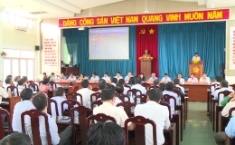 Chủ tịch UBND tỉnh Tiền Giang tiếp xúc với các hộ dân khiếu nại bồi thường việc mở rộng QL1A