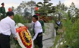 Viếng Nghĩa trang Liệt sĩ kỷ niệm Ngày Thành lập Quân đội Nhân dân Việt Nam