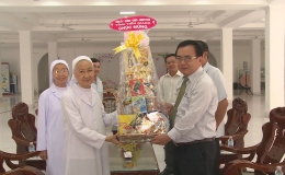 Lãnh đạo tỉnh Tiền Giang thăm và chúc mừng các cơ sở tôn giáo nhân Lễ Giáng sinh