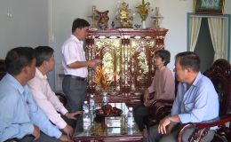 Đoàn đại biểu Quốc hội đơn vị tỉnh Tiền Giang thăm và tặng quà nhân dịp Tết