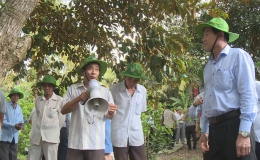 Chủ tịch UBND tỉnh Tiền Giang gặp gỡ nông dân trồng vú sữa