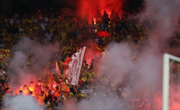 Sân Hàng Đẫy ‘đi đầu’ về các án phạt đốt pháo sáng tại V-League 2019