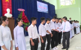 Bí thư Tỉnh ủy và Chủ tịch UBND tỉnh Tiền Giang dự khai giảng năm học mới