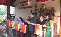 Ông Lê Hồng Quang dự Ngày hội Đại đoàn kết toàn dân tộc tại huyện Chợ Gạo
