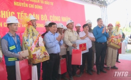 Bộ trưởng Bộ Kế hoạch – Đầu tư chúc Tết công nhân thi công đường cao tốc Trung Lương – Mỹ Thuận