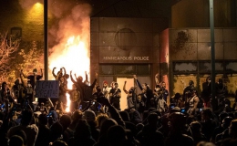 Lý do khiến Mỹ chìm trong vòng xoáy biểu tình bạo lực lớn nhất lịch sử