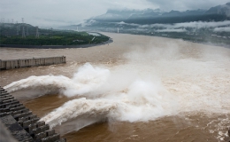 Nỗi lo nối dài bởi nước lũ trên sông Dương Tử