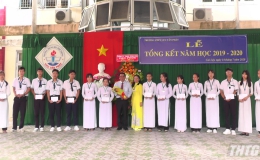Trưởng Ban Tổ chức Tỉnh uỷ dự lễ tổng kết Trường THPT Lưu Tấn Phát