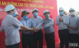 Thủ tướng Nguyễn Xuân Phúc kiểm tra tiến độ cao tốc Trung Lương – Mỹ Thuận