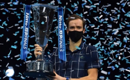 Daniil Medvedev: “Kẻ thừa kế” Davydenko đánh bại Nadal và Thiem để vô địch ATP Finals 2020