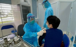 Việt Nam cán mốc 20.000 người tiêm vaccine COVID-19 AstraZeneca