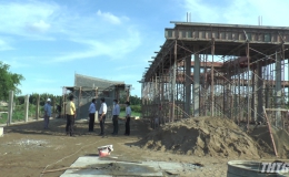 Lãnh đạo huyện Tân Phú Đông kiểm tra các công trình xây dựng nông thôn mới