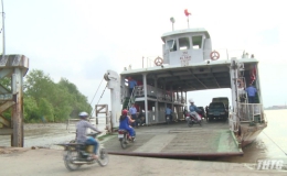 Từ 13 giờ ngày 14-7, tạm dừng hoạt động bến phà qua huyện Tân Phú Đông
