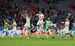 Tấn công rực lửa, Ý hạ gục đội bóng số 1 thế giới vào bán kết Euro