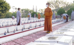 Ban trị sự Phật giáo tỉnh Tiền Giang viếng nghĩa trang liệt sĩ