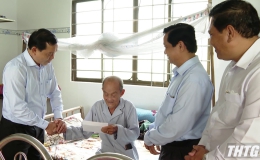 Lãnh đạo tỉnh Tiền Giang thăm và tặng quà gia đình chính sách