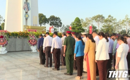 Lãnh đạo tỉnh Tiền Giang viếng Nghĩa trang liệt sĩ tỉnh
