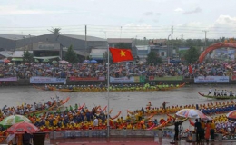 Festival đua ghe ngo đồng bào Khmer