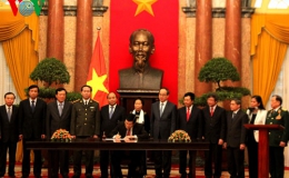 Chủ tịch nước Trương Tấn Sang ký Lệnh Công bố Hiến pháp