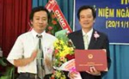 Tiến sĩ , thầy thuốc ưu tú Tạ Văn Trầm là nhà giáo đầu tiên ở Tiền Giang được phong hàm Phó giáo sư .
