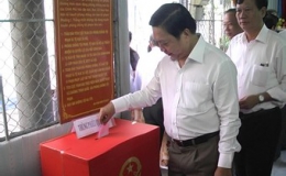 Cử tri Tiền Giang nô nức đi bầu cử.