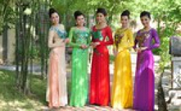 Người đẹp Việt khoe sắc trong tà áo dài