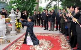 Phó Chủ tịch nước Nguyễn Thị Doan dự Lễ dâng hương tưởng niệm tại đền thờ Kinh Dương Vương