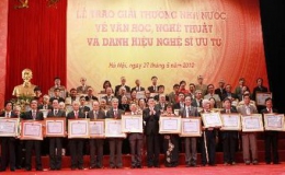 Chủ tịch nước Trương Tấn Sang trao giải thưởng Nhà nước về VHNT và danh hiệu Nghệ sĩ ưu tú