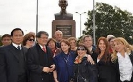 Khánh thành tượng đài Chủ tịch Hồ Chí Minh ở Buenos Aires