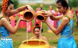 Lào tưng bừng đón Tết cổ truyền Bunpimày 2013