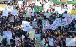 10 vạn người biểu tình đe dọa bao vây trận Brazil – Uruguay