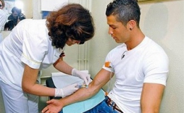Cristiano Ronaldo hiến máu cứu người
