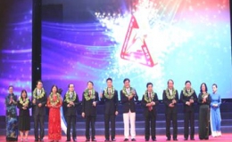 Tôn vinh 200 thương hiệu tại lễ trao giải thưởng Sao Vàng đất Việt năm 2013