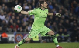 Iker Casillas lập kỷ lục giữ sạch lưới