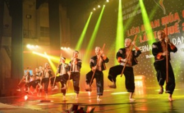 Tổ chức Liên hoan múa quốc tế lần đầu tiên