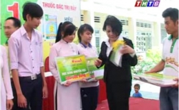 Công ty Hóa Nông lúa vàng tặng học bổng cho học sinh huyện Cai Lậy